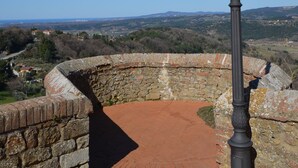 Unclassified image, 3 of 41, button - Romantic Tuscan villa with comfort, 3 double rooms, air conditioning, wifi, pool, sea, flush (Montescudaio)