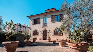 Unclassified image, 2 of 41, button - Romantic Tuscan villa with comfort, 3 double rooms, air conditioning, wifi, pool, sea, flush (Montescudaio)