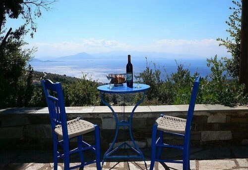 detached holiday house, calmly located in an olive grove