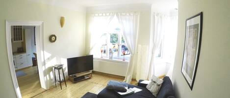 Smart-TV, Kamin, DVD-Player, Stereoanlage