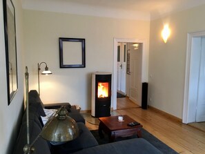 Smart-TV, Kamin, DVD-Player, Stereoanlage