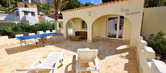 Frittliggende hus med privat basseng, fullstendig inngjerdet, nær stranden, wifi