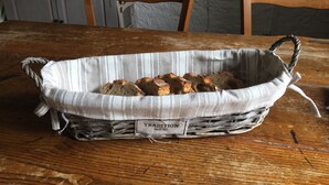A wicker basket with a label "TRADITION" on a wooden table. - Charming, authentic cabanon all to yourself on almost 7000 m2 of land (Lacoste)