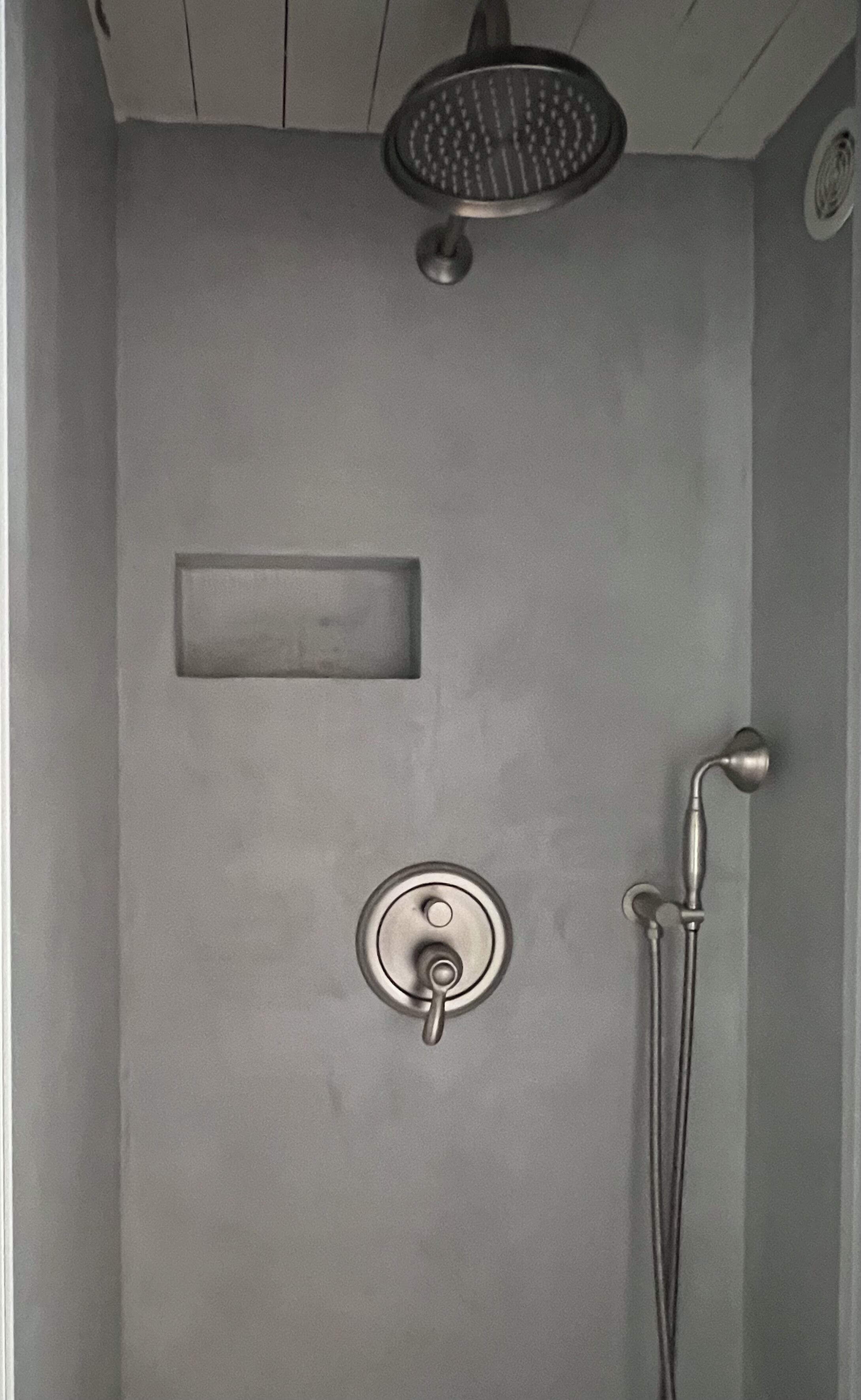 Douche, sèche-cheveux