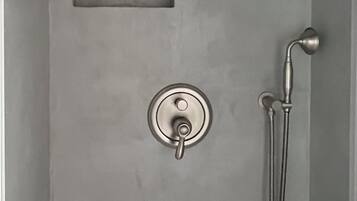 Douche, sèche-cheveux