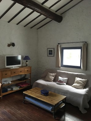 Smart TV, fireplace, books - Charming, authentic cabanon all to yourself on almost 7000 m2 of land (Lacoste)