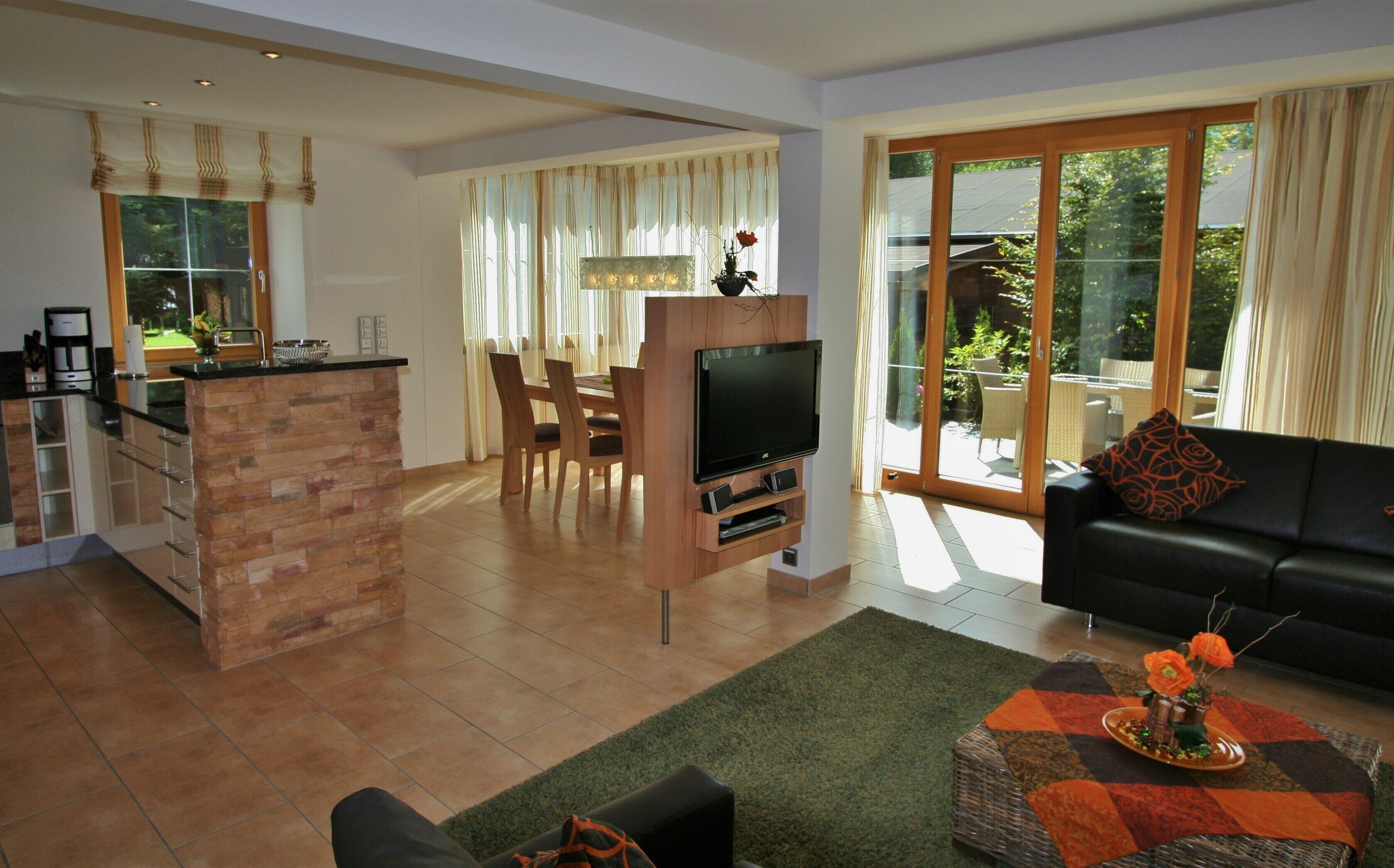 Central, quiet location, 5 star comfort, south-facing terrace, summer: mountain railway incl.