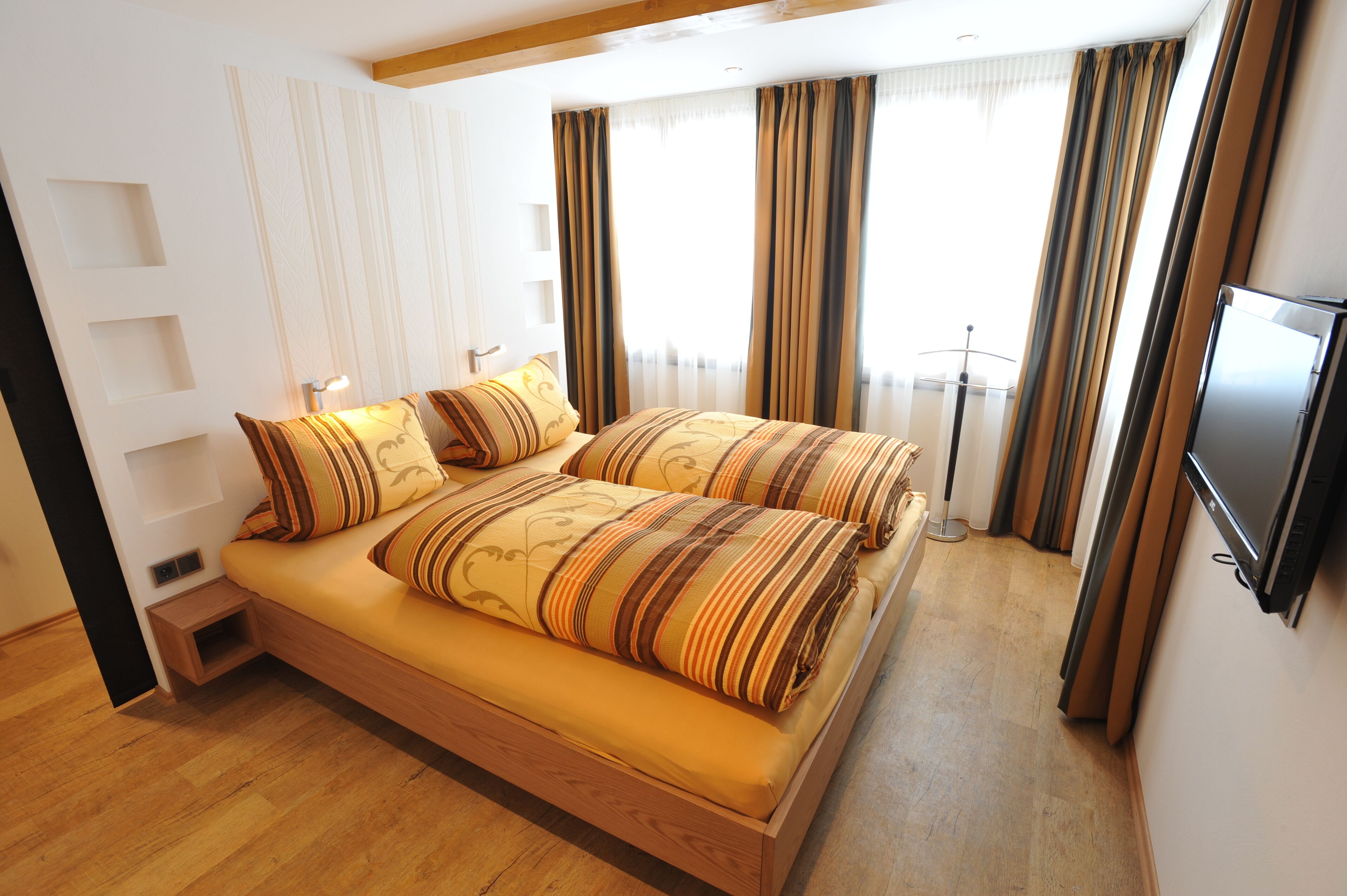 Central, quiet location, 5 star comfort, south-facing terrace, summer: mountain railway incl.