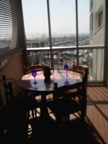 APPARTEMENT F2 VUE SUPERBE PORT ET MER