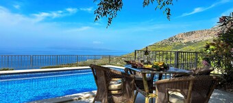 Charming stone house above Tučepi with pool, sea view, barbecue, wifi