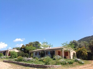 Exterior - Lovely, functional apartment with sea and mountain views on private land (Cargèse)