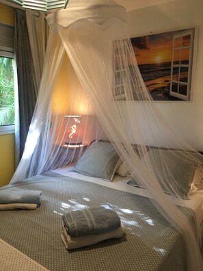 2 bedrooms, desk, iron/ironing board, travel crib