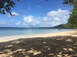 Plage à proximité, chaise longue