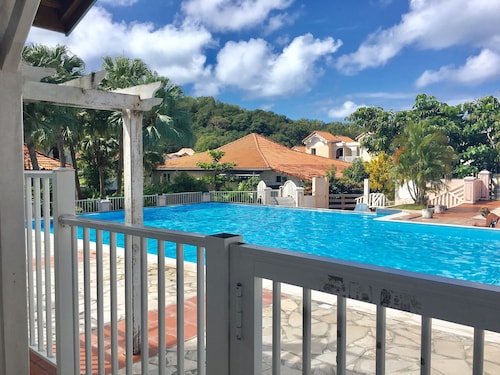  BEAU  et Grand T2  dans Résidence avec piscine  . WIFI . Tout confort . 