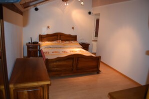 3 bedrooms, desk, iron/ironing board, travel cot - Apartment in individual villa, quiet, view (Villars-le-Grand)