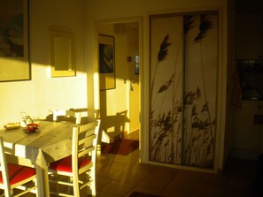 Dining - Facing the sea, lovely apartment with all comforts and plenty of light (Saintes-Maries-De-La-Mer)