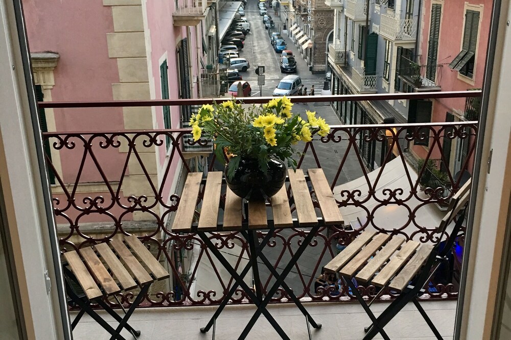 Completely renovated 66 sqm apartment in the pedestrian area of La Spezia<br>