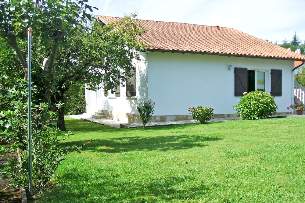 Air-conditioned apartment, near the beach and the mountains, 1 bedroom, 2 people
