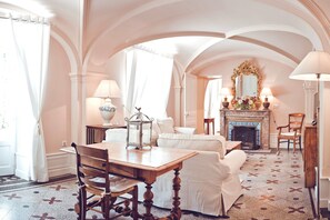 Fernseher, Kamin, DVD-Player, Tischtennisplatte