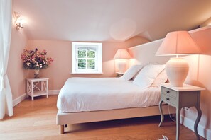 4 bedrooms, desk, iron/ironing board, travel crib - The Fruitier, 6p., at the beautiful « Domaine de Vincenti » (Domaine de Vincenti Divajeu)
