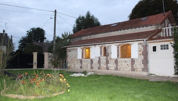 Idéalement située car proche des parcs Disneyland et de Provins.