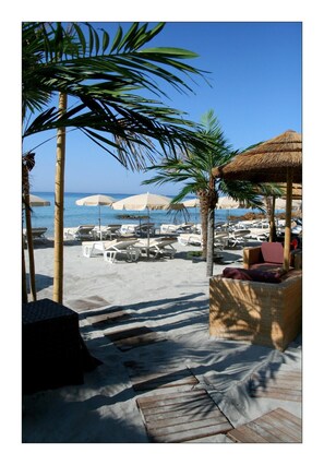 Beach nearby, sun loungers