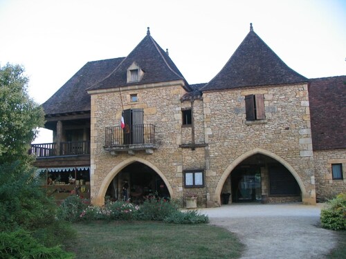 " LA MAISON FLEURIE" En Périgord noir LE BUGUE Villa " classée 3 ***