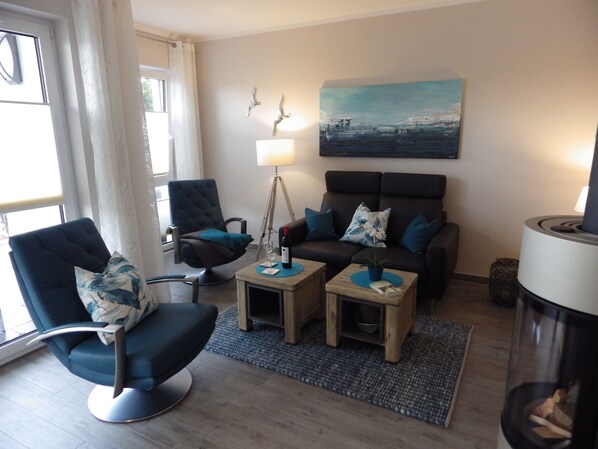 Smart TV, fireplace, DVD player, books