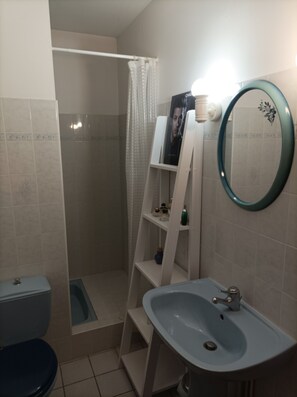 Baignoire, sèche-cheveux