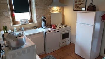 Geladeira, micro-ondas, fogĂŁo, cooktop