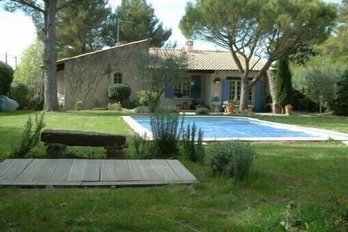 * September Verkauf * Komfortable Villa, 1300 m2 eingezäuntes und bewaldetes Grundstück 