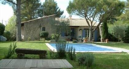 Villa tout confort, 1300 m2 de terrain cloturé et arboré