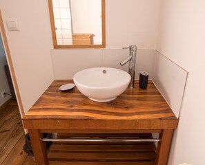 Shower, eco-friendly toiletries, hair dryer, towels