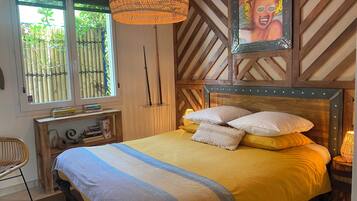 3 dormitorios, tabla de planchar con plancha, cuna de viaje