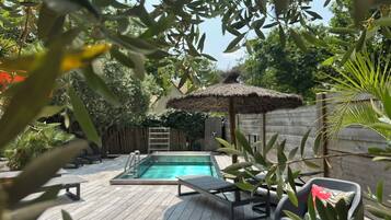 Een verwarmd zwembad