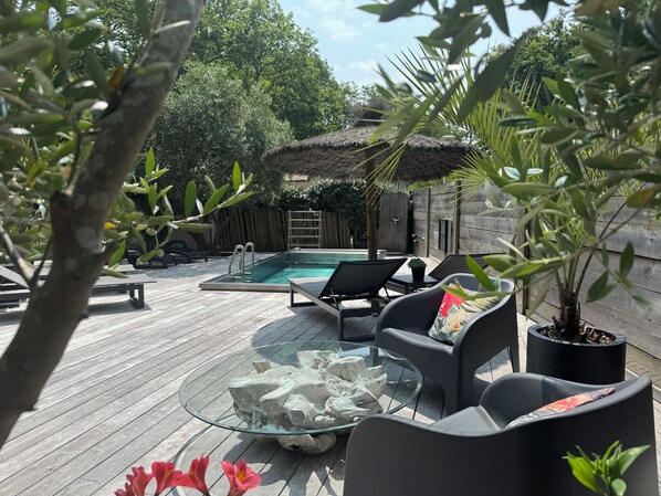 حمّام سباحة مُدفَّأ