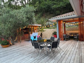 تناول الطعام بالخارج