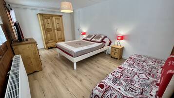 5 Schlafzimmer, Bügeleisen/Bügelbrett, Reisekinderbett, WLAN