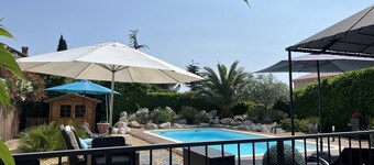 Moderni, viihtyisÀ, uima-allas, nÀhtÀvillÀ JALKA Mont VENTOUX