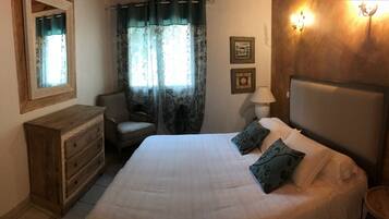 3 bedrooms, iron/ironing board, travel cot, free WiFi