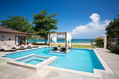 Sun Kissed Villa - 6 Bedroom, sleeps 14, on the beach.