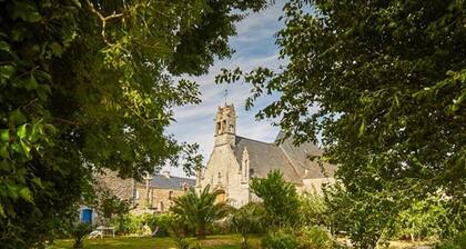 House in the countryside near Vannes, flowered site, trees and very QUIET