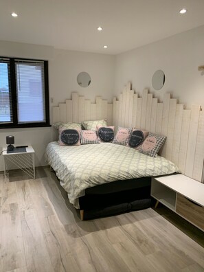 2 bedrooms, iron/ironing board, free WiFi, bed sheets - New & air-conditioned near Europapark and Rulantica (Rhinau)