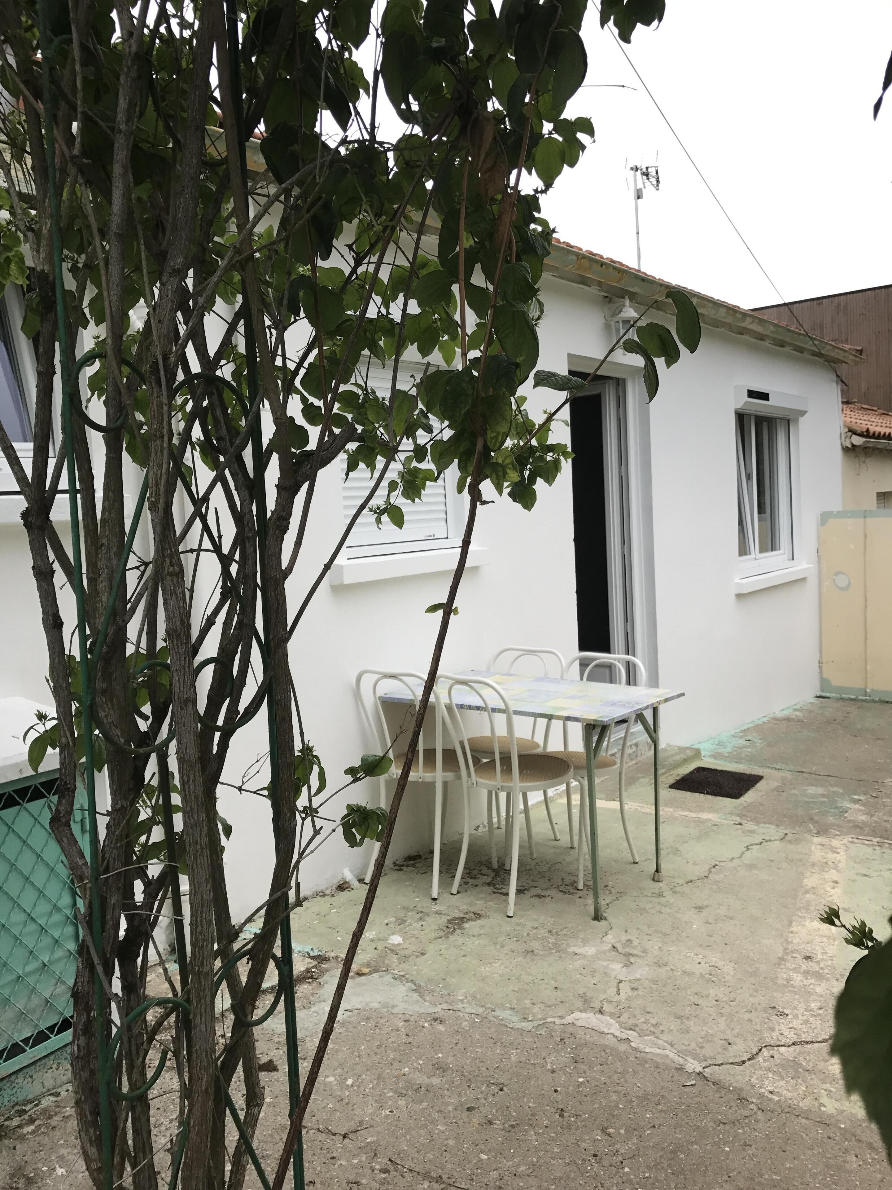 SMALL HOUSE IN THE ROYAN PARK