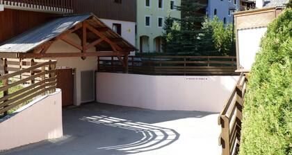 Very nice duplex; 3 *; in a luxury residence; facing south, at the foot of the slopes