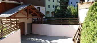 Very nice duplex; 3 *; in a luxury residence; facing south, at the foot of the slopes