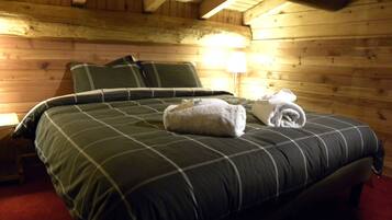 6 bedrooms, travel crib, free WiFi, bed sheets