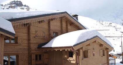 LUXURY CHALET med jacuzzi och bastu i hjärtat av TIGNES på 2100 m SKIS AUX PIEDS