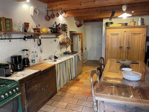 Fridge, microwave, oven, stovetop - MAGNANERIE OLD IN CEVENNES (Saint-André-De-Majencoules)