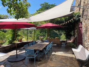 تناول الطعام بالخارج